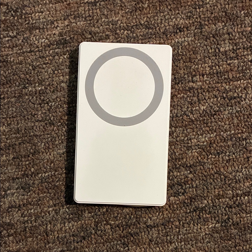 MagSafe Compatible Wireless Charger - White - Picture 4 of 4
